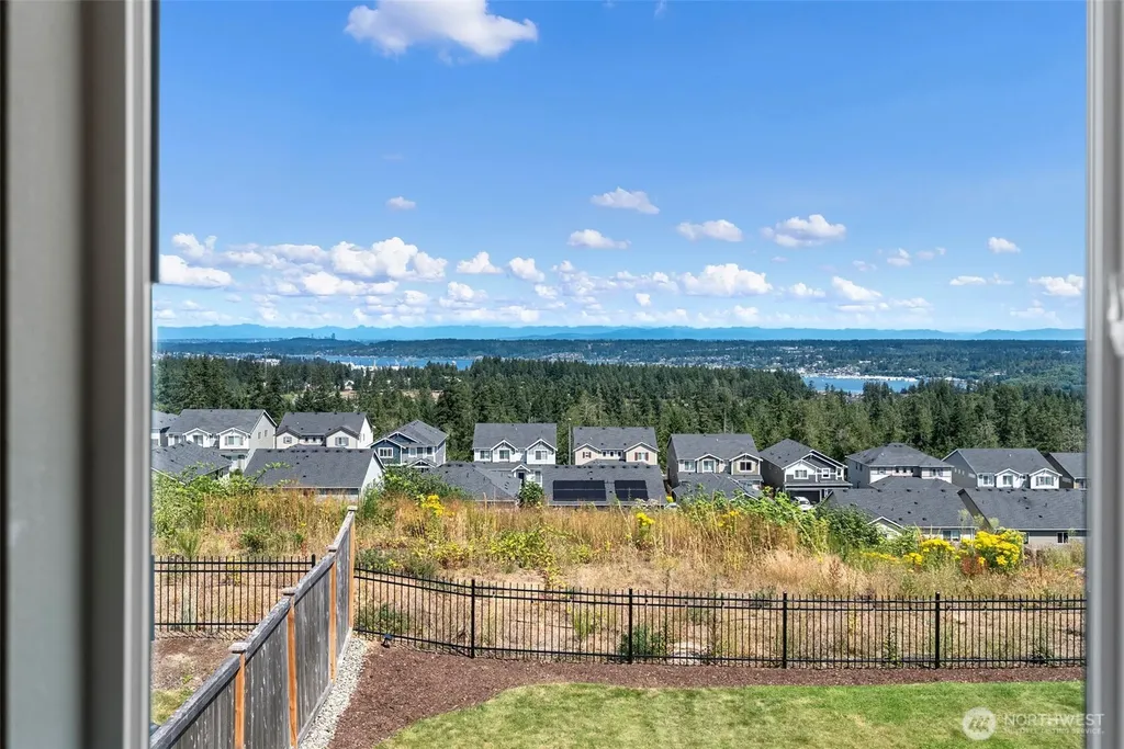 1379 Baker Heights Loop Bremerton WA 98312