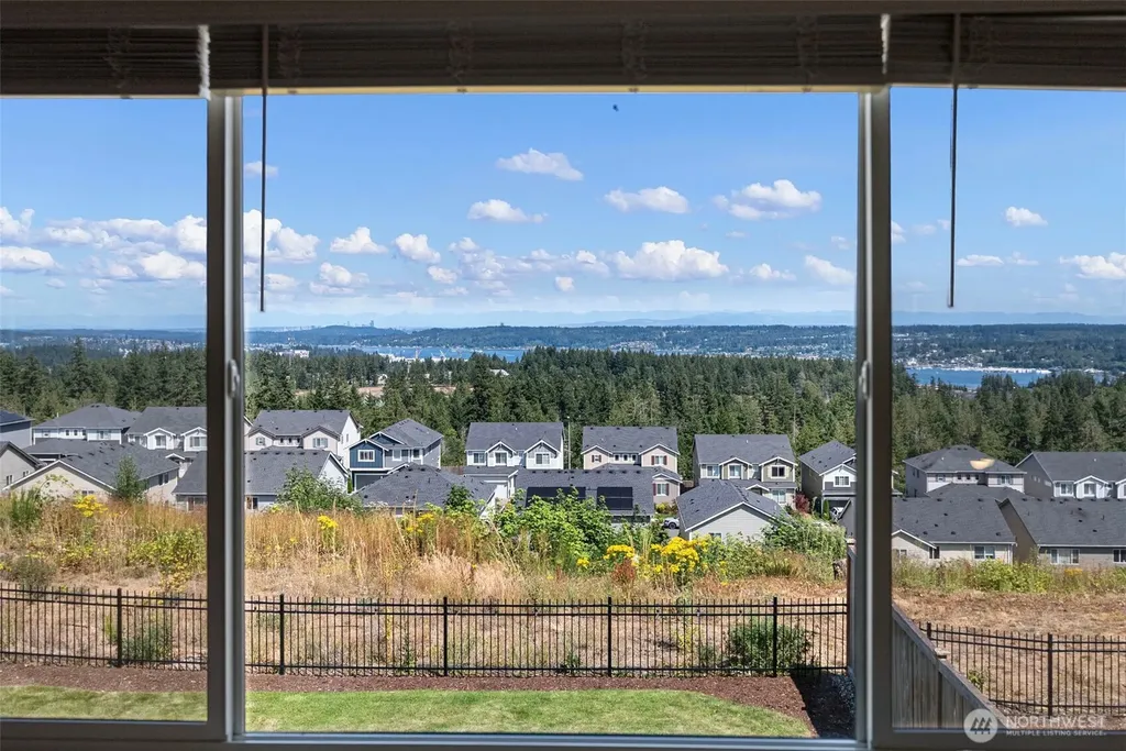 1379 Baker Heights Loop Bremerton WA 98312