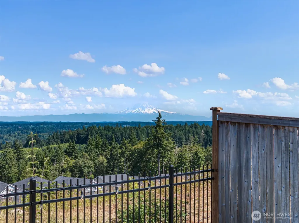 1379 Baker Heights Loop Bremerton WA 98312