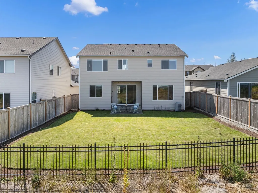 1379 Baker Heights Loop Bremerton WA 98312