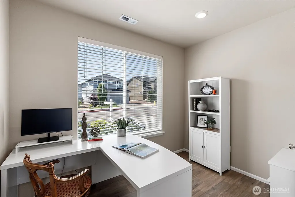 1379 Baker Heights Loop Bremerton WA 98312