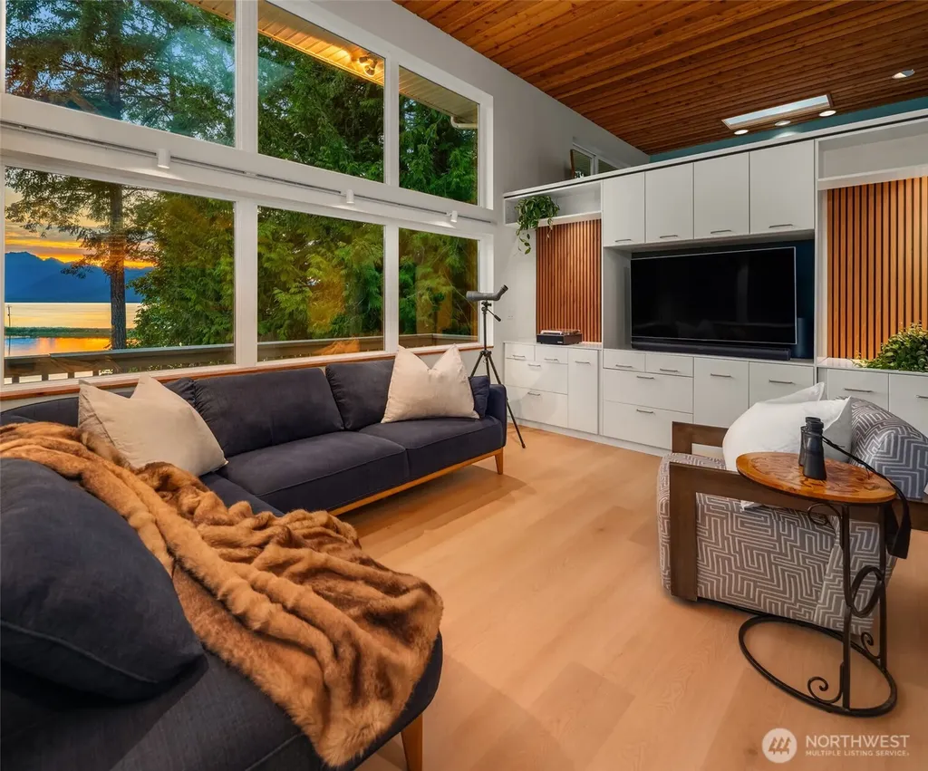 10127 Manley Road NW Seabeck WA 98380