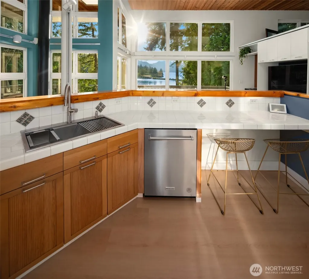 10127 Manley Road NW Seabeck WA 98380