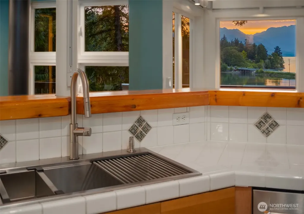 10127 Manley Road NW Seabeck WA 98380
