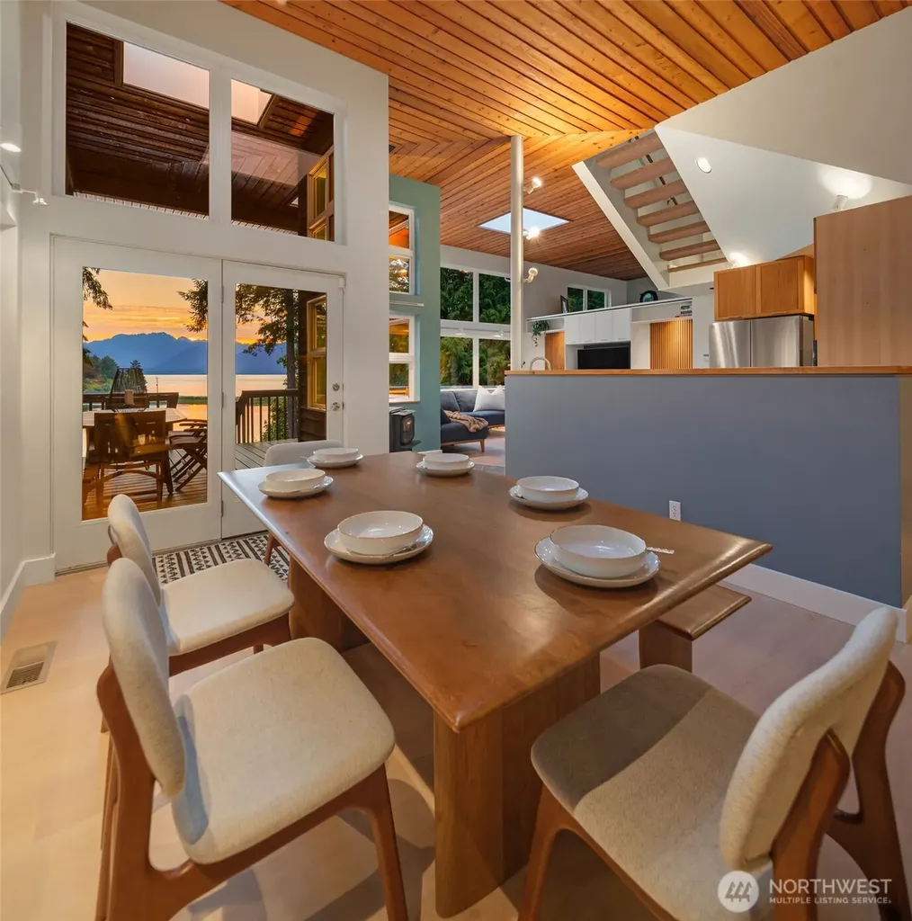 10127 Manley Road NW Seabeck WA 98380