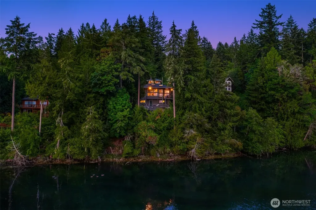 10127 Manley Road NW Seabeck WA 98380