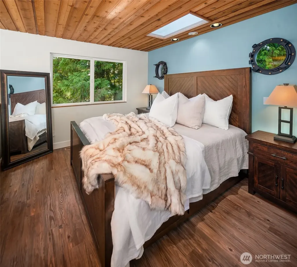 10127 Manley Road NW Seabeck WA 98380