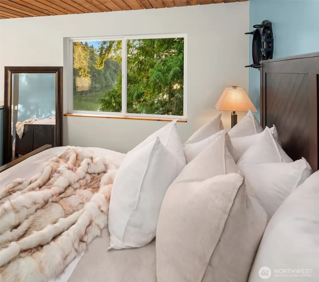 10127 Manley Road NW Seabeck WA 98380