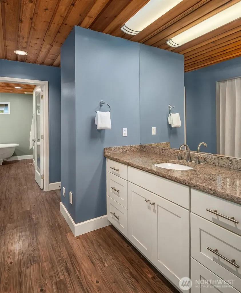 10127 Manley Road NW Seabeck WA 98380