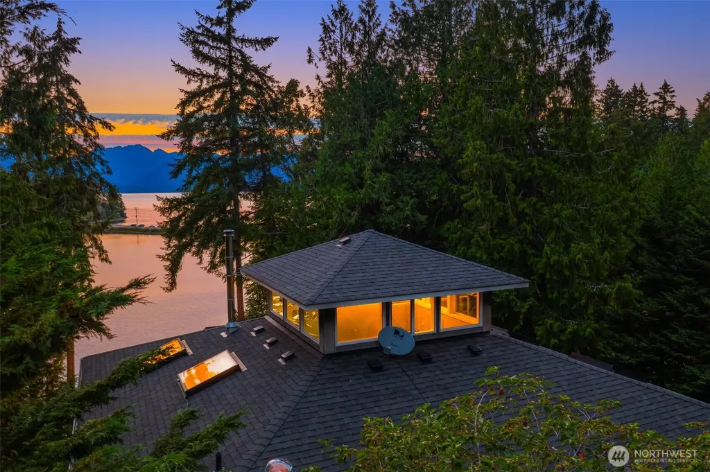10127 Manley Road NW Seabeck WA 98380