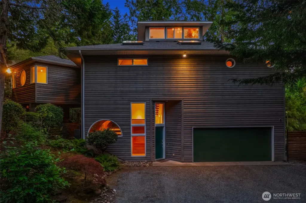 10127 Manley Road NW Seabeck WA 98380