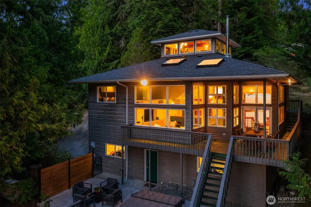 10127 Manley Road NW Seabeck WA 98380