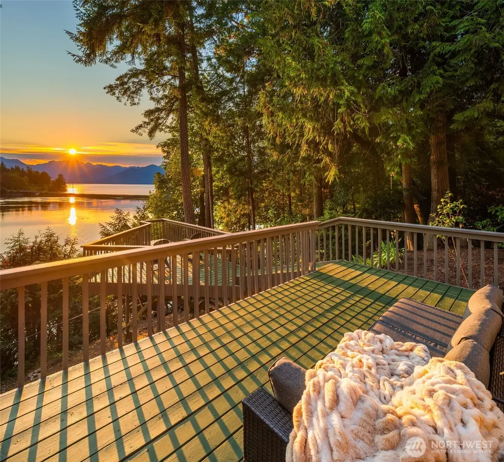 10127 Manley Road NW Seabeck WA 98380