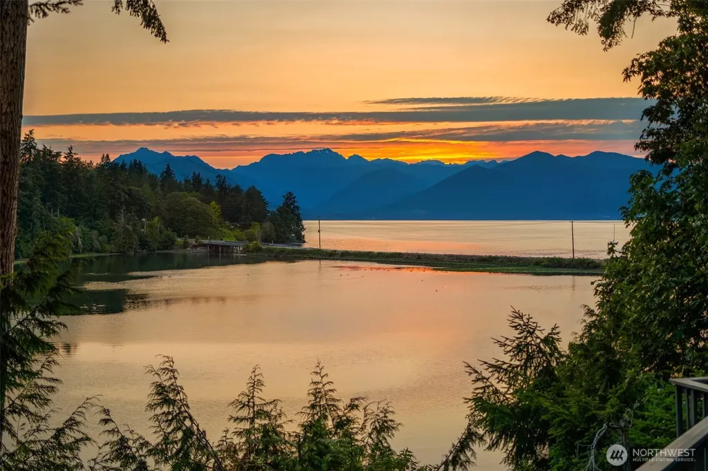 10127 Manley Road NW Seabeck WA 98380