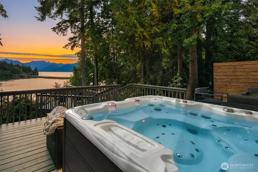 10127 Manley Road NW Seabeck WA 98380
