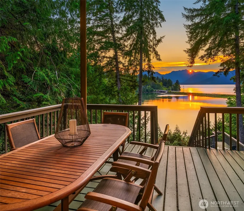 10127 Manley Road NW Seabeck WA 98380