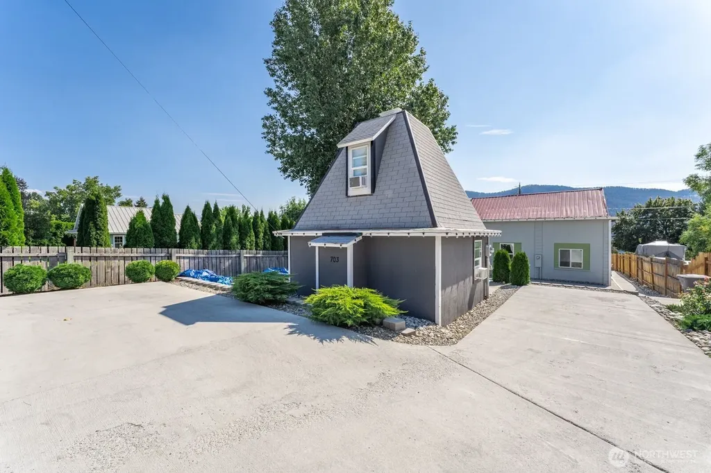 703 Boetzkes Avenue Manson WA 98831