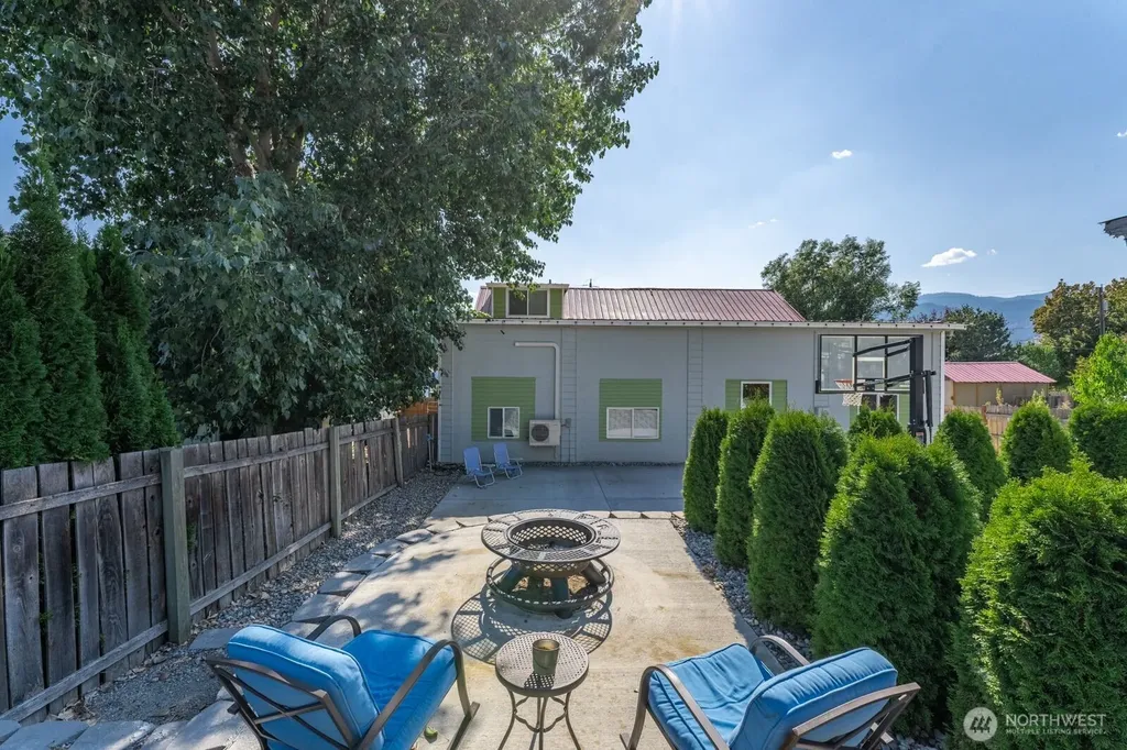703 Boetzkes Avenue Manson WA 98831