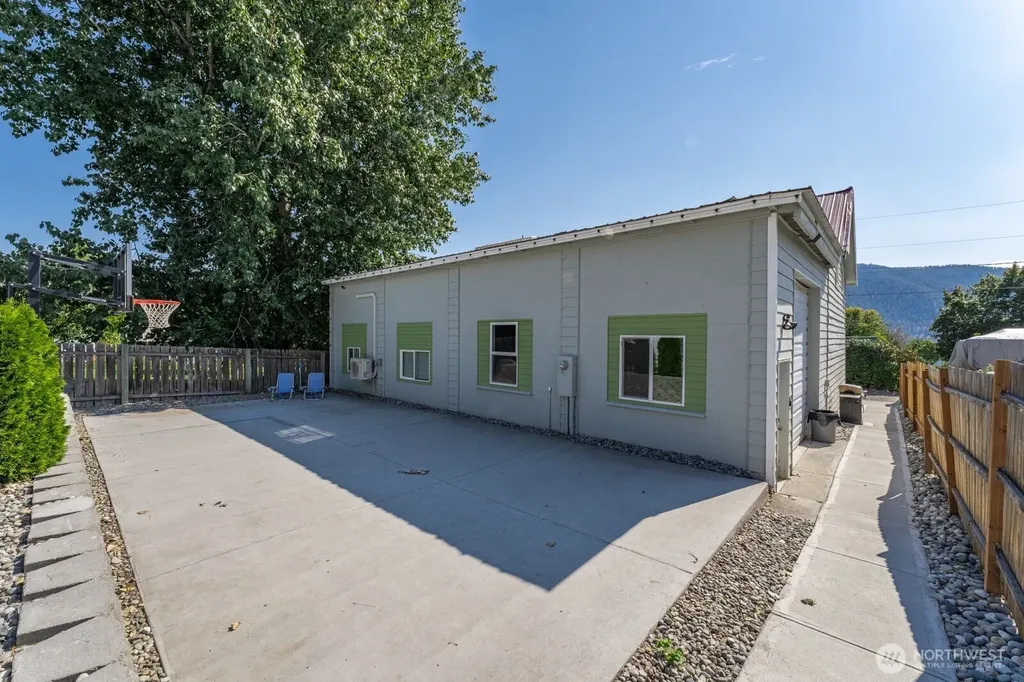 703 Boetzkes Avenue Manson WA 98831