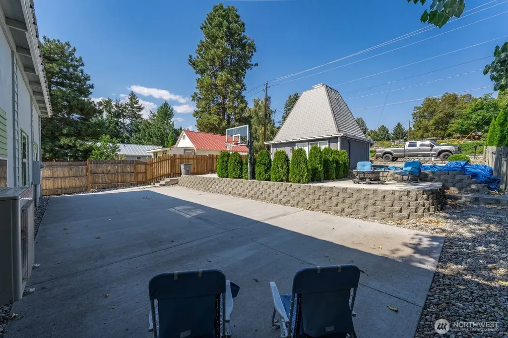 703 Boetzkes Avenue Manson WA 98831