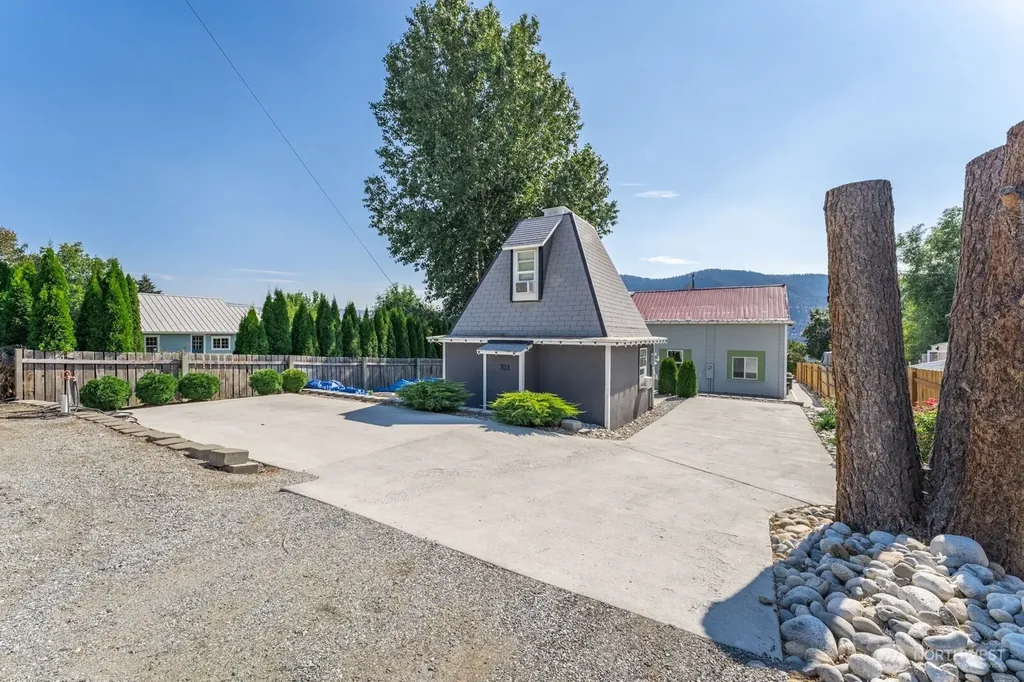 703 Boetzkes Avenue Manson WA 98831