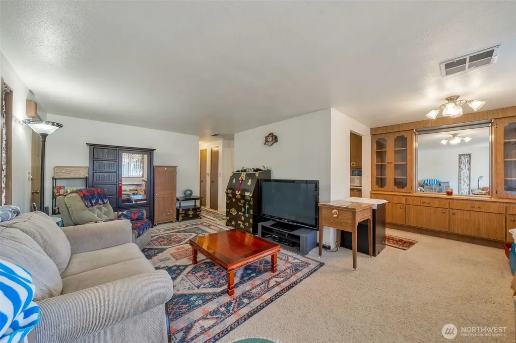2302 R Street SE Auburn WA 98002
