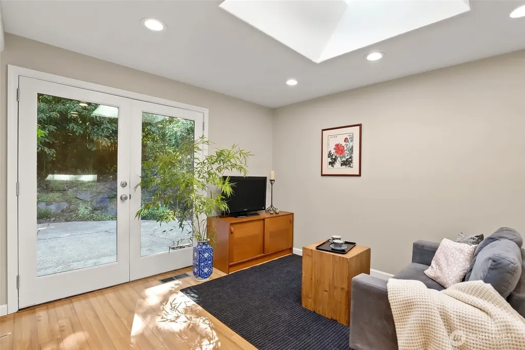 936 165th Avenue SE Bellevue WA 98008