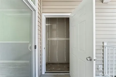 10015 186th Place E Puyallup WA 98375