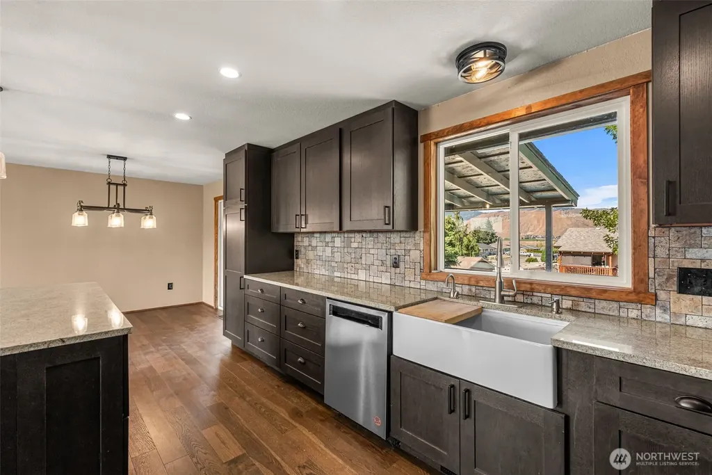 416 S Jarvis Avenue East Wenatchee WA 98802