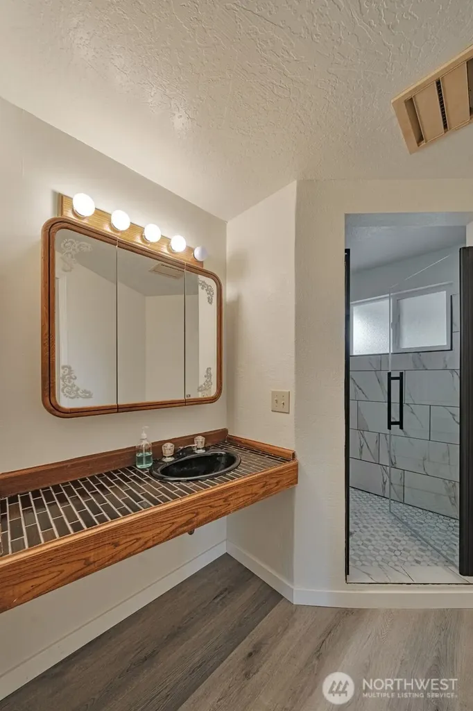 3811 S 239th Street Kent WA 98032