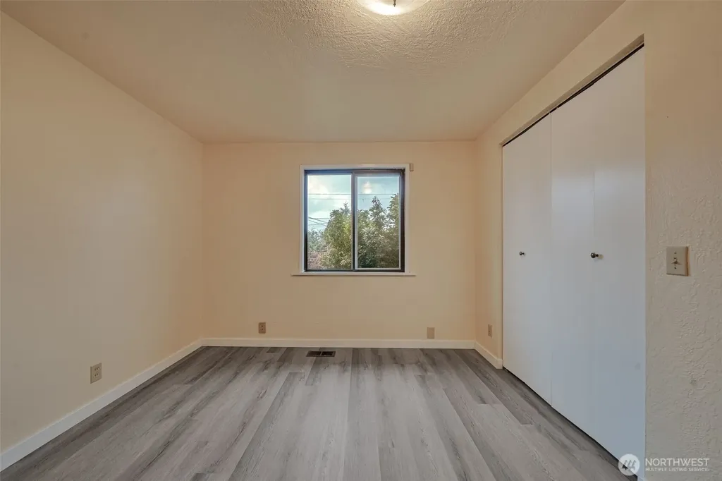 3811 S 239th Street Kent WA 98032