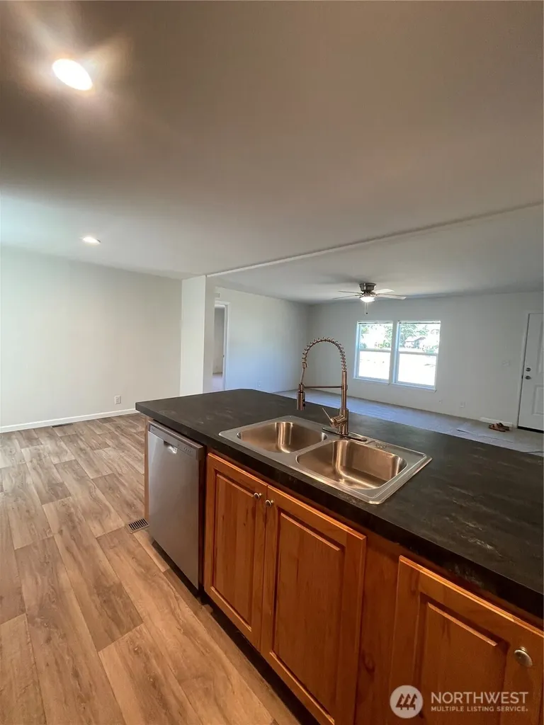 1603 Park Avenue Raymond WA 98577