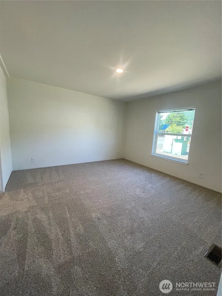 1603 Park Avenue Raymond WA 98577