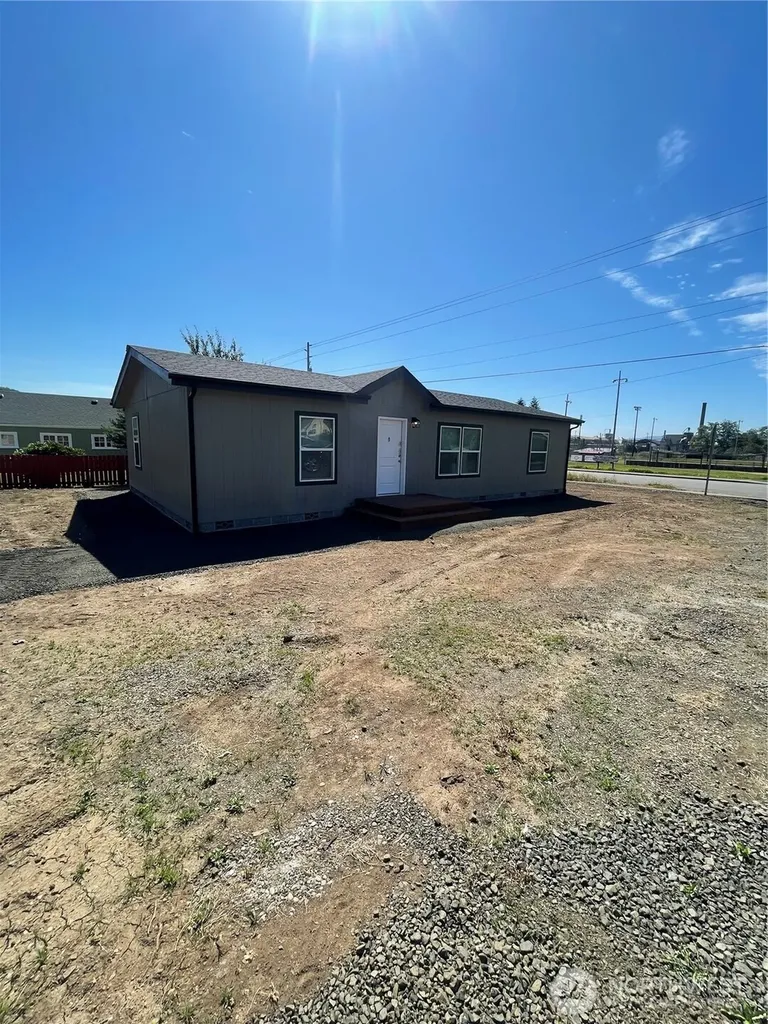 1603 Park Avenue Raymond WA 98577