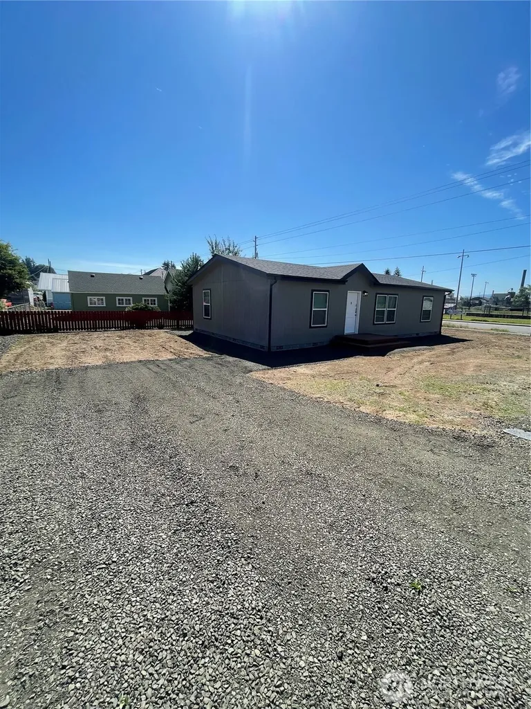 1603 Park Avenue Raymond WA 98577