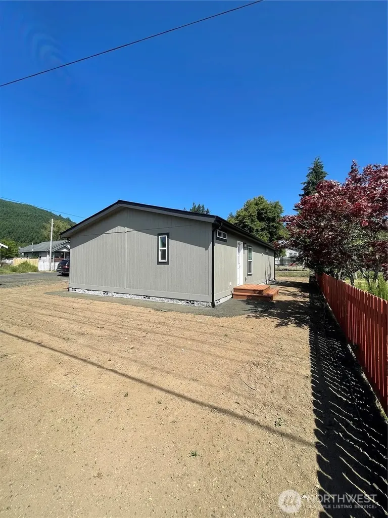 1603 Park Avenue Raymond WA 98577