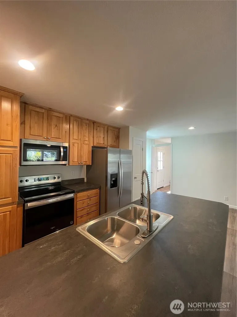 1603 Park Avenue Raymond WA 98577