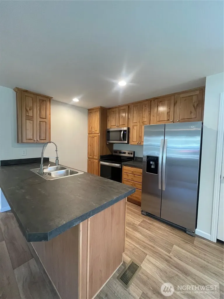 1603 Park Avenue Raymond WA 98577