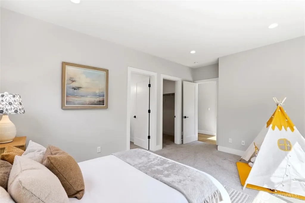 3760 W Lawton Street Seattle WA 98199