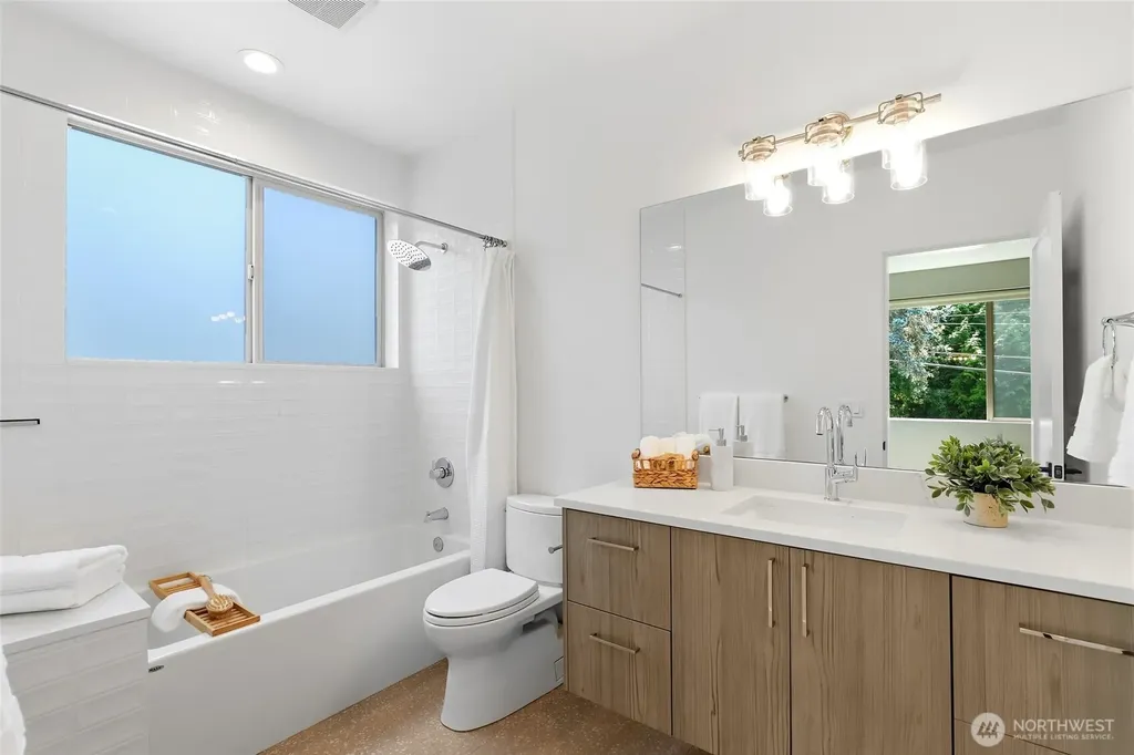 3760 W Lawton Street Seattle WA 98199