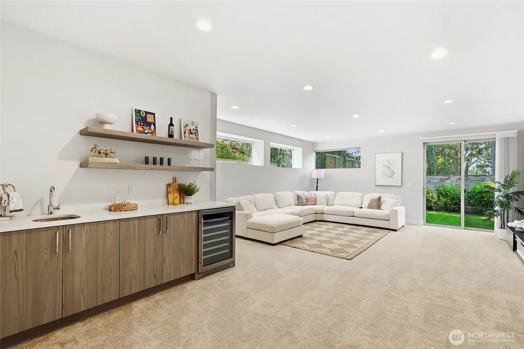 3760 W Lawton Street Seattle WA 98199