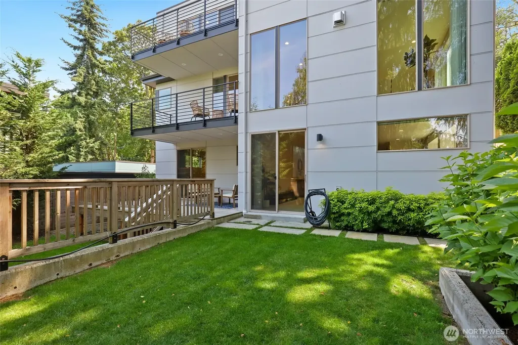 3760 W Lawton Street Seattle WA 98199