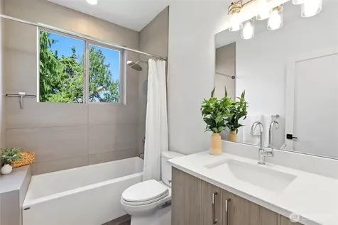3760 W Lawton Street Seattle WA 98199