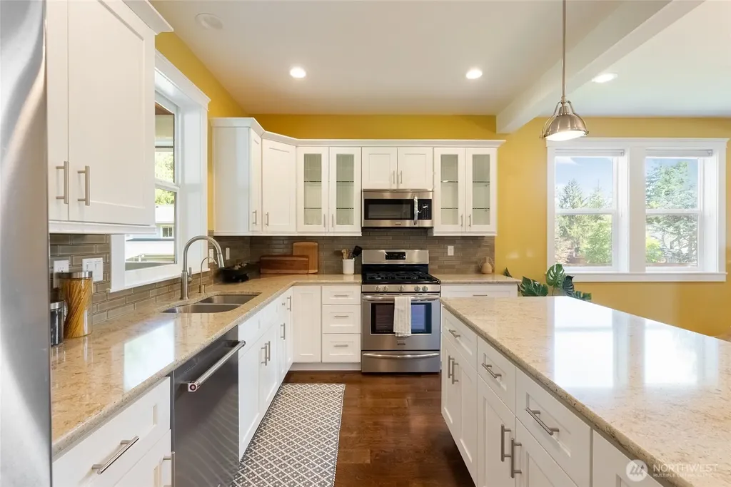 4372 Lakeview Court Bellingham WA 98229