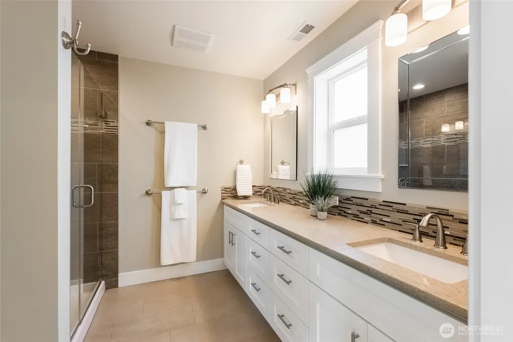 4372 Lakeview Court Bellingham WA 98229