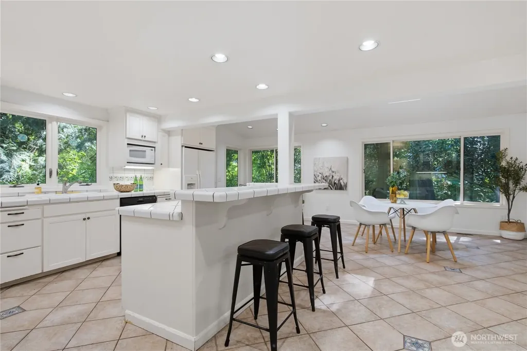 21926 SE 37th Street Sammamish WA 98075