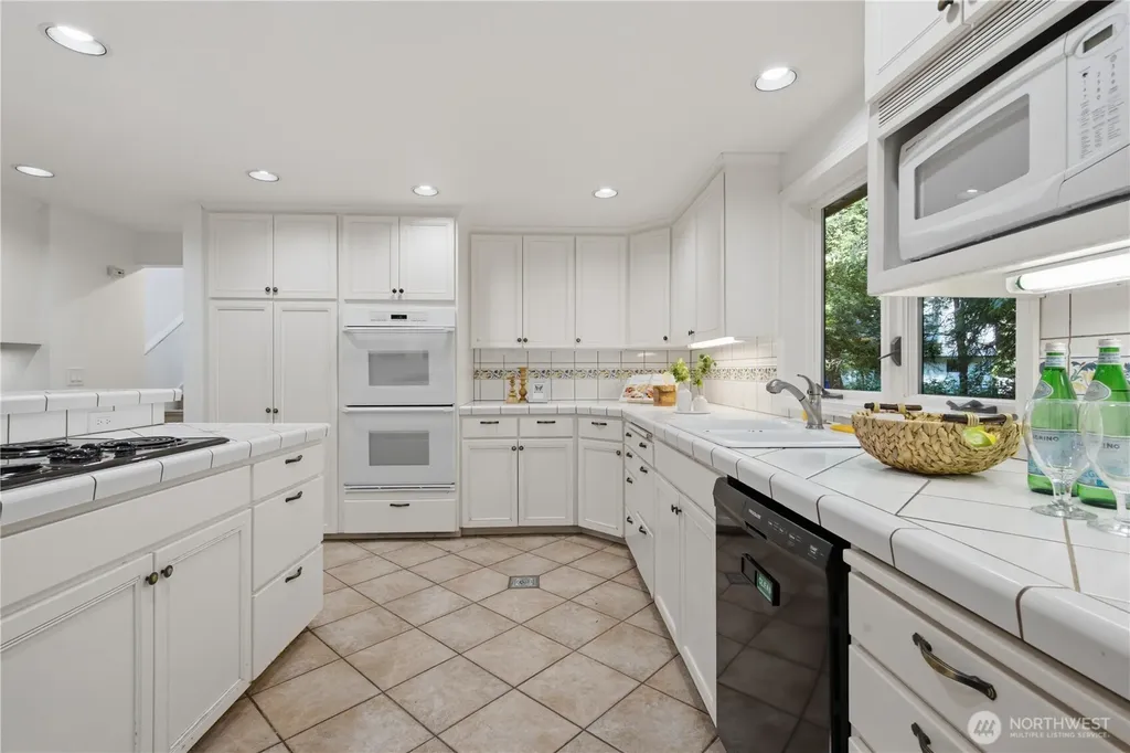 21926 SE 37th Street Sammamish WA 98075