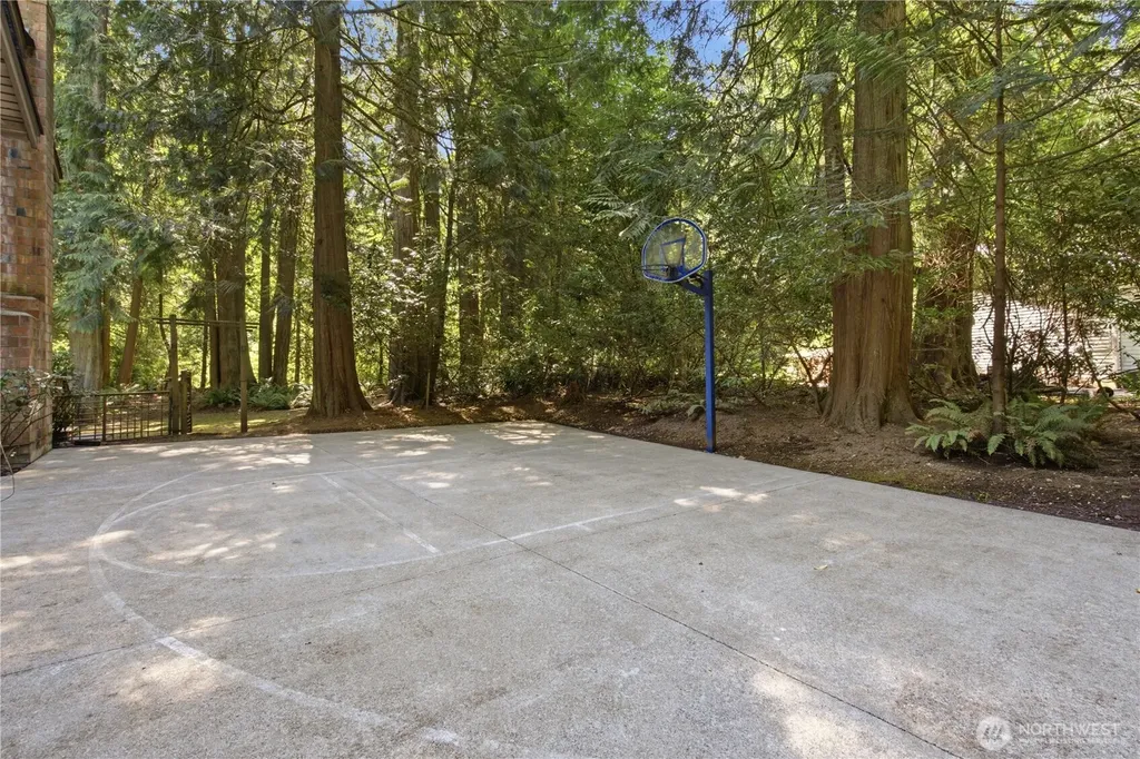 21926 SE 37th Street Sammamish WA 98075