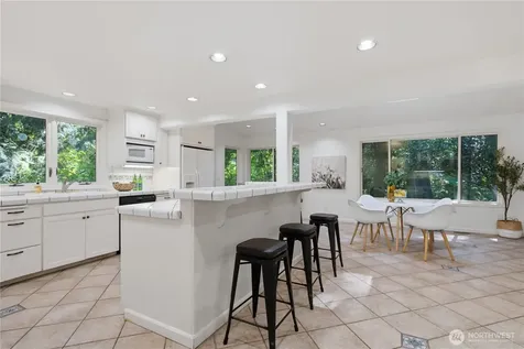 21926 SE 37th Street Sammamish WA 98075