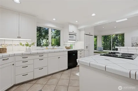 21926 SE 37th Street Sammamish WA 98075